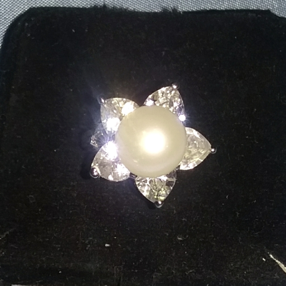 Flower Power Genuine Pearl & Crystal Pedals Platinum Overlay Ring U.S. Size 7.5